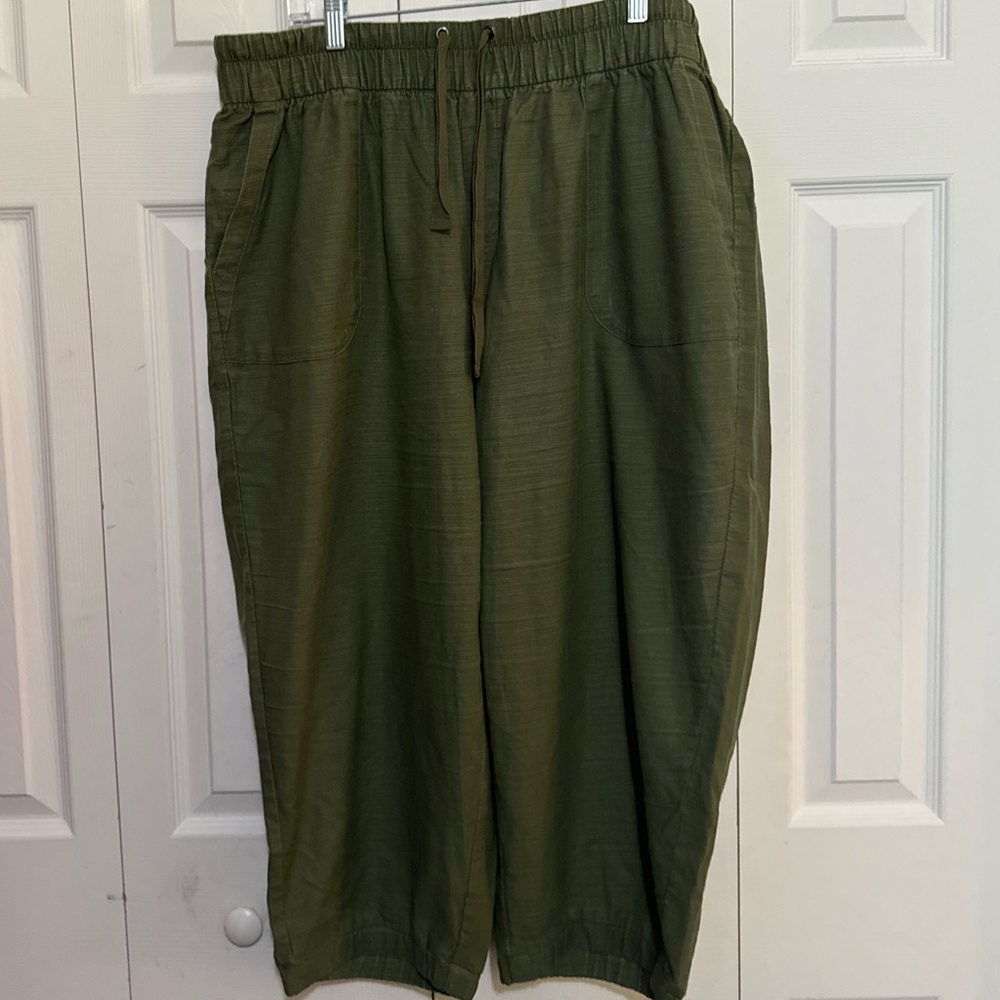Olive Green cropped pants